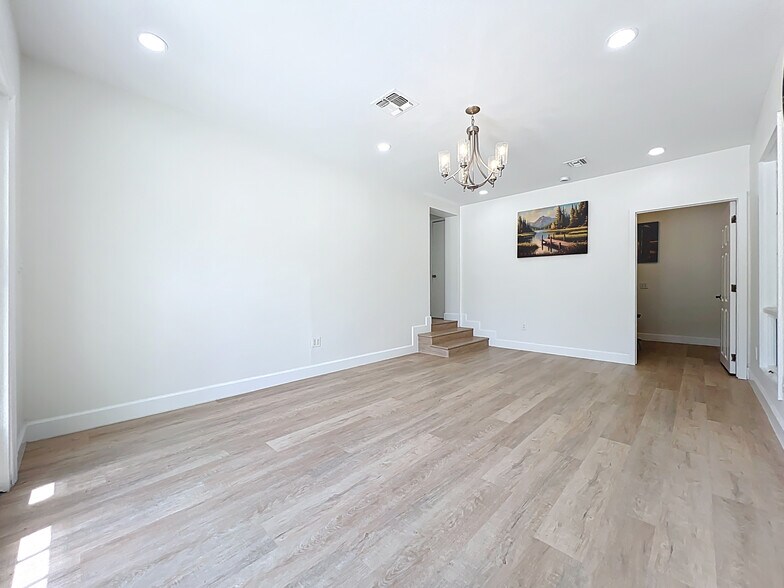 More Photos Of 507 East St, Longwood Office Residential For Lease