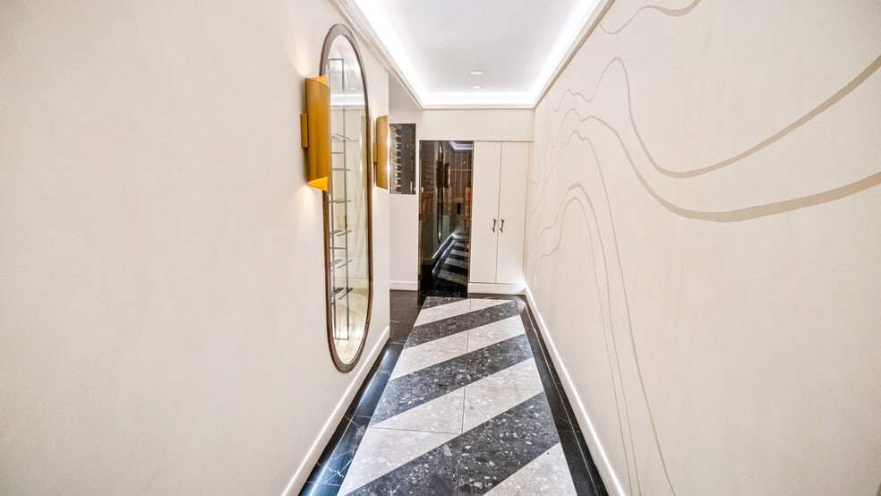 More Photos Of 5716 E 2nd St, Long Beach Restaurant For Sale