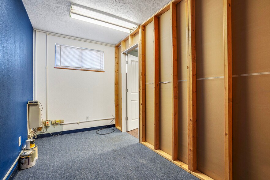 More Photos Of 1149-1159 SW 4th Ave, Ontario Office For Sale