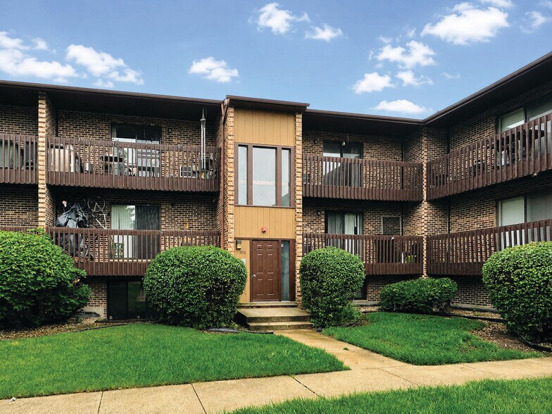 Primary Photo Of 450 Perrie Dr, Elk Grove Village Apartments For Sale