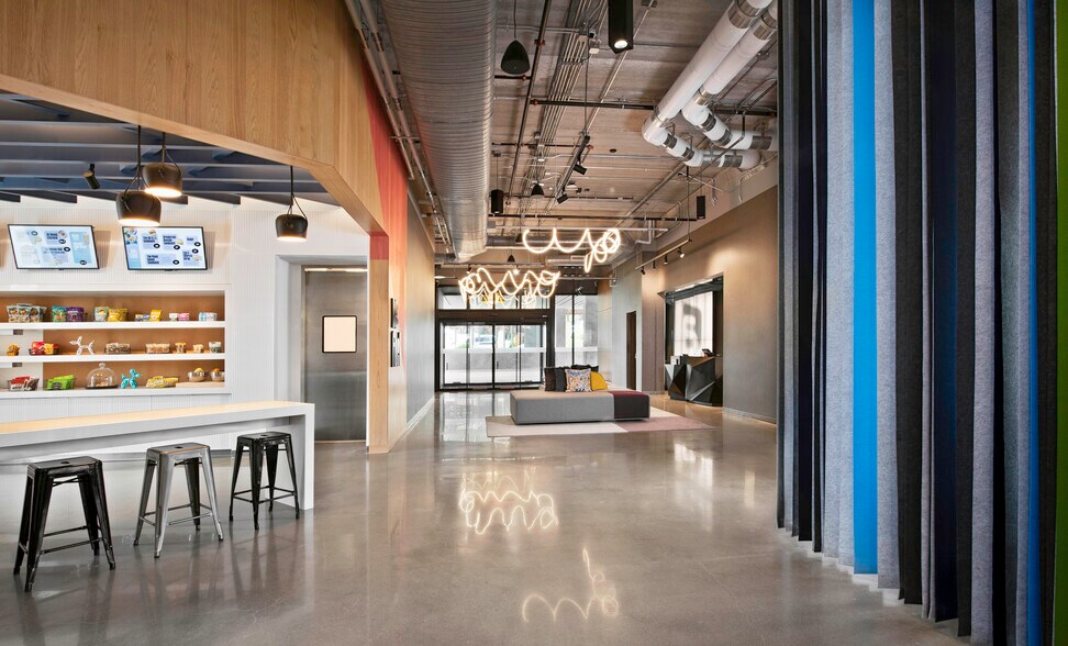 More Photos Of 4600 Wornall Rd, Kansas City Hotel For Lease