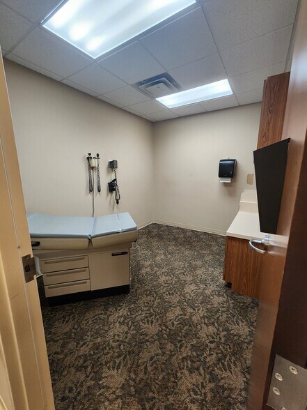 More Photos Of 8400 Northrun Medical Dr, Mechanicsville Office For Lease