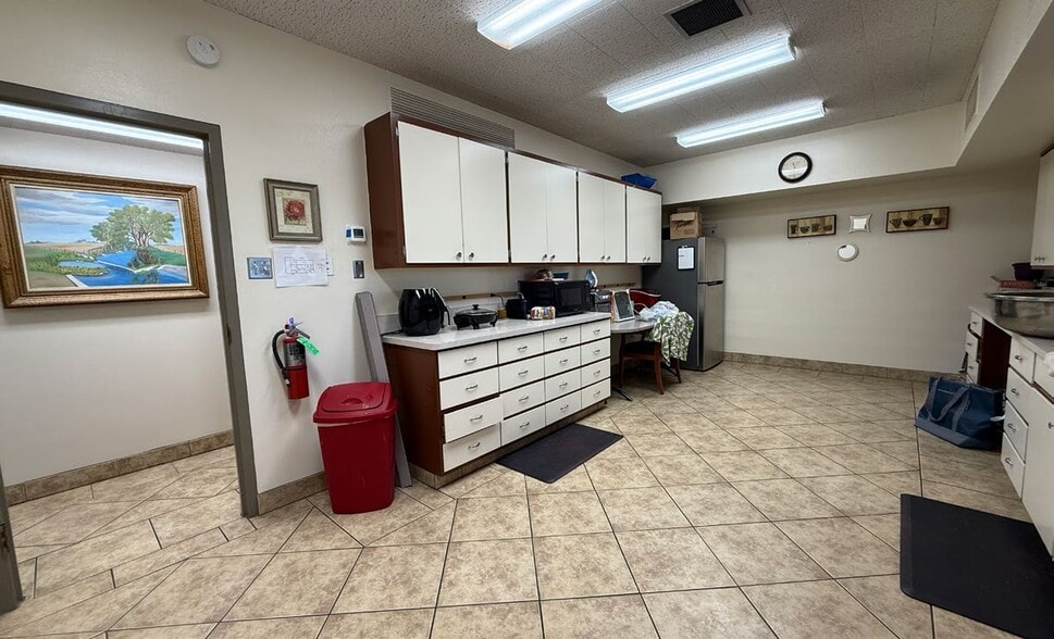 More Photos Of 8010 Mountain Rd NE, Albuquerque Medical For Lease