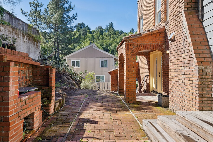 More Photos Of 250 Red Hill Ave, San Anselmo Apartments For Sale