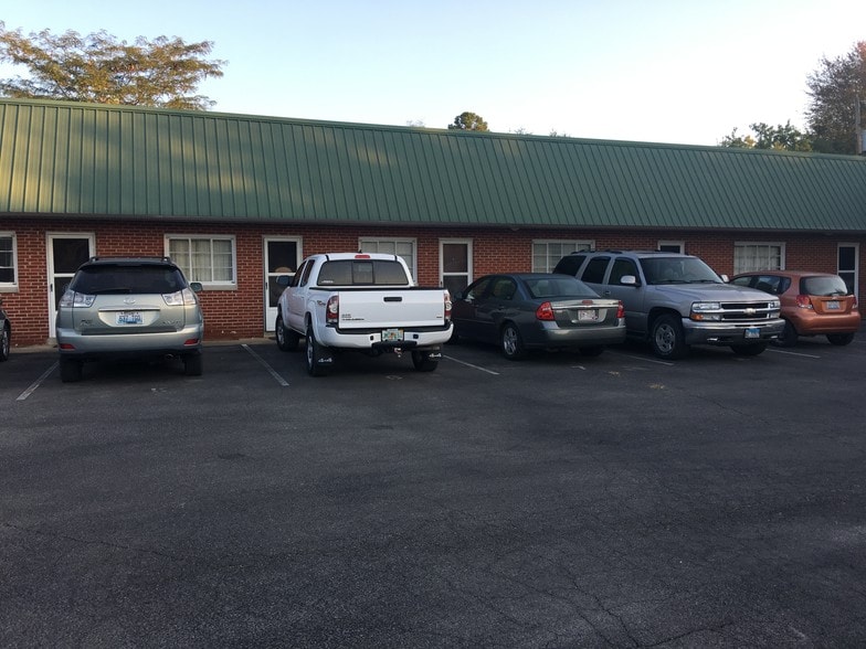 More Photos Of 225 Sturgis Rd, Marion Hotel For Sale