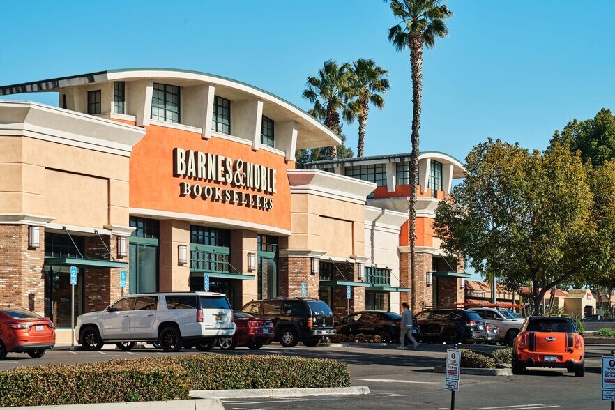 More Photos Of 1299 Galleria, Riverside Unknown For Lease