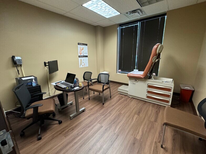 More Photos Of 1305-1365 Wiley Rd, Schaumburg Office For Lease