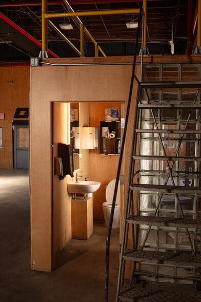 More Photos Of 176 Flushing Ave, Brooklyn Warehouse For Lease