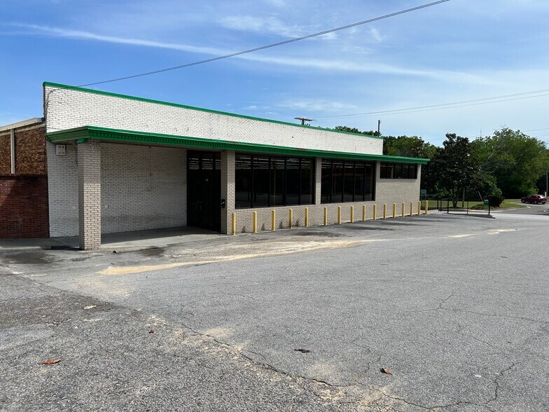 More Photos Of 165 S Main St, Allendale Freestanding For Lease