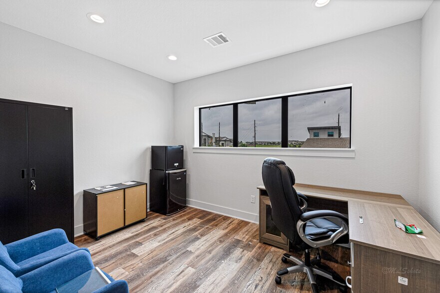 More Photos Of 225 Bella Katy Dr, Katy Medical For Sale