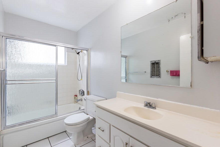 More Photos Of 406 S St Andrews Pl, Los Angeles Apartments For Sale