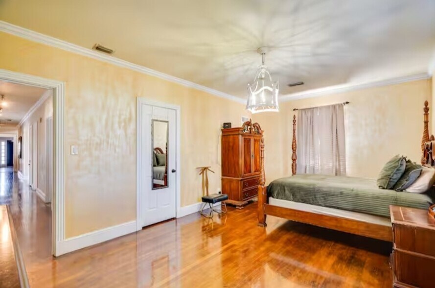 More Photos Of 2070 SW Loop 338, Odessa Specialty For Lease