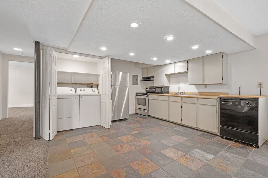 More Photos Of 1776 Jay St, Lakewood Apartments For Sale