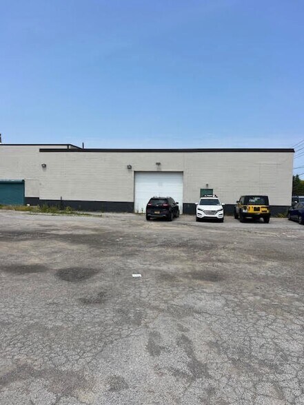 More Photos Of 555 Orchard Park Rd, West Seneca Warehouse For Lease
