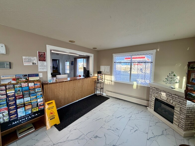 More Photos Of 210 N Main St, Deer Lodge Hotel For Sale