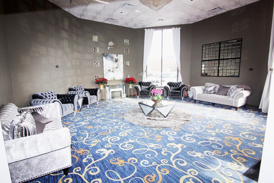 More Photos Of 1300 Irving Park Rd, Streamwood General Retail For Sale