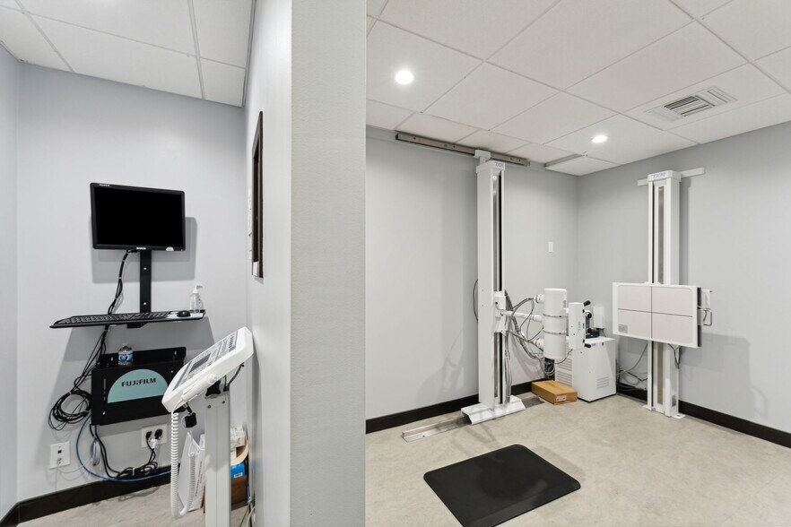 More Photos Of 160 John F Kennedy Dr, Lake Worth Medical For Lease