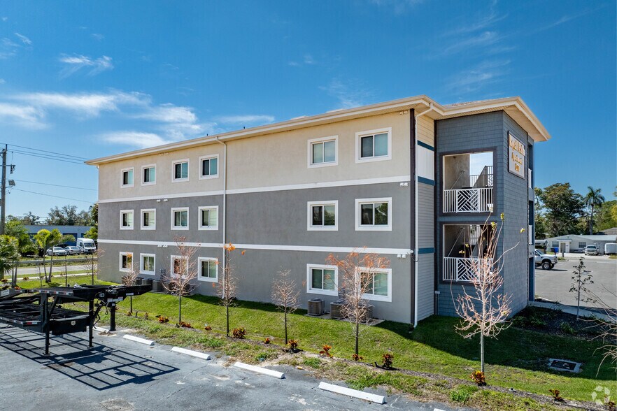 More Photos Of 2771 Royal Palm Ave, Fort Myers Apartments For Sale