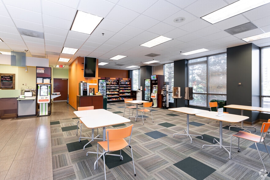 More Photos Of 7300 College Blvd, Overland Park Unknown For Lease