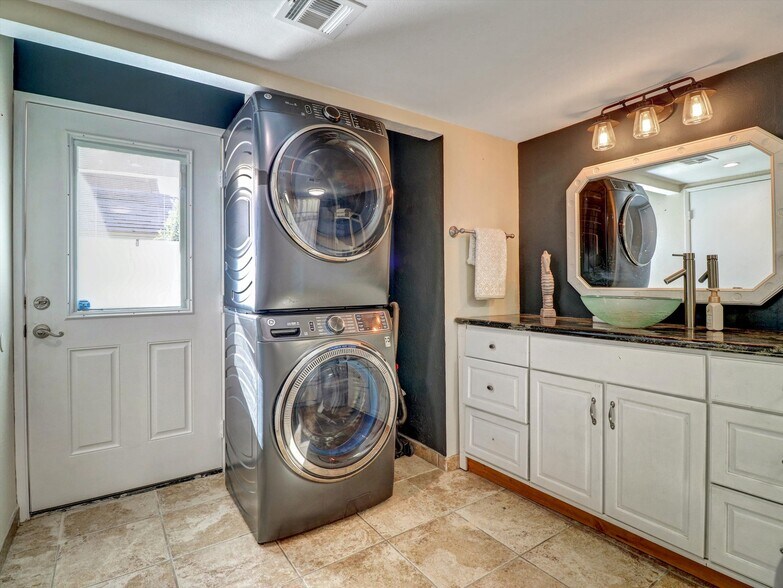 More Photos Of 525 S Thornhill Rd, Palm Springs Apartments For Sale