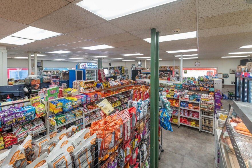 More Photos Of 7196/7198/7204 North Tongass Hwy, Ketchikan General Retail For Sale