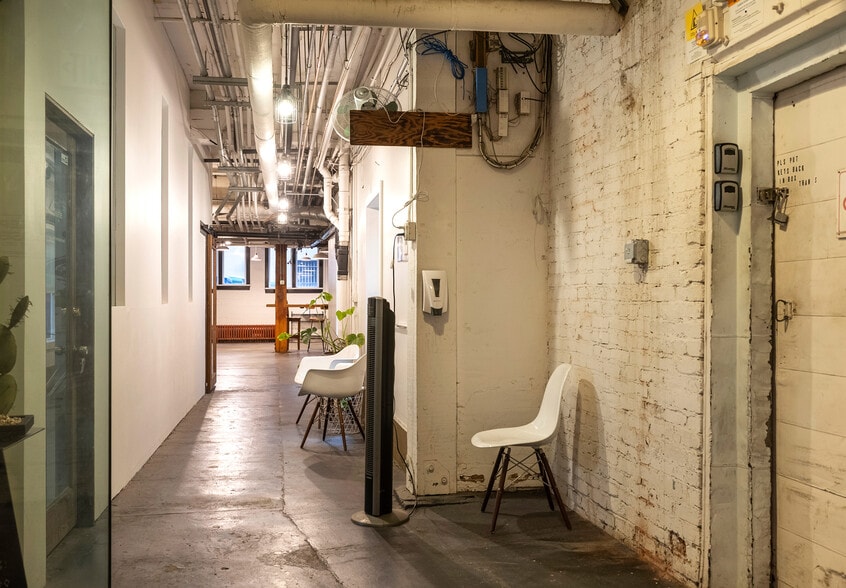 More Photos Of 3516 Fremont Pl N, Seattle General Retail For Lease