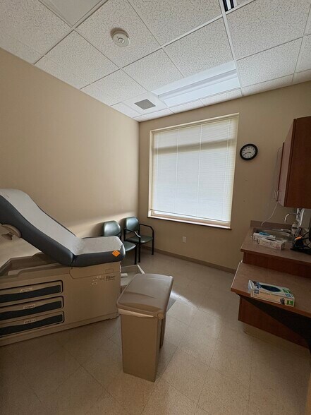 More Photos Of 5851 Knik Goose Bay Road, Wasilla Medical For Lease