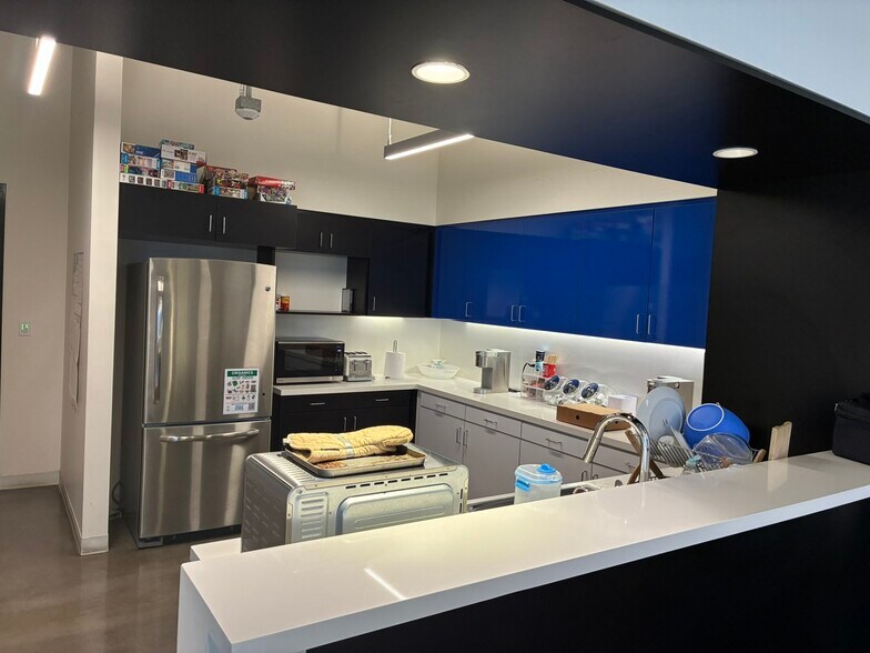 More Photos Of 3220 Winona Ave, Burbank Coworking Space