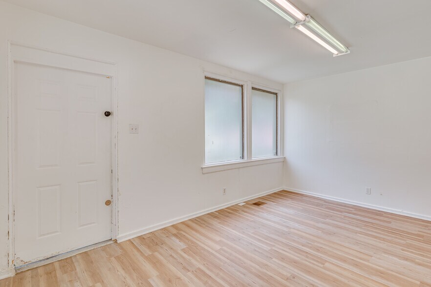 More Photos Of 1401 Spring Hill Ave, Mobile Medical For Sale