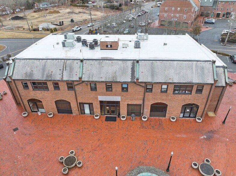 More Photos Of 297 North St, Hyannis Office For Sale