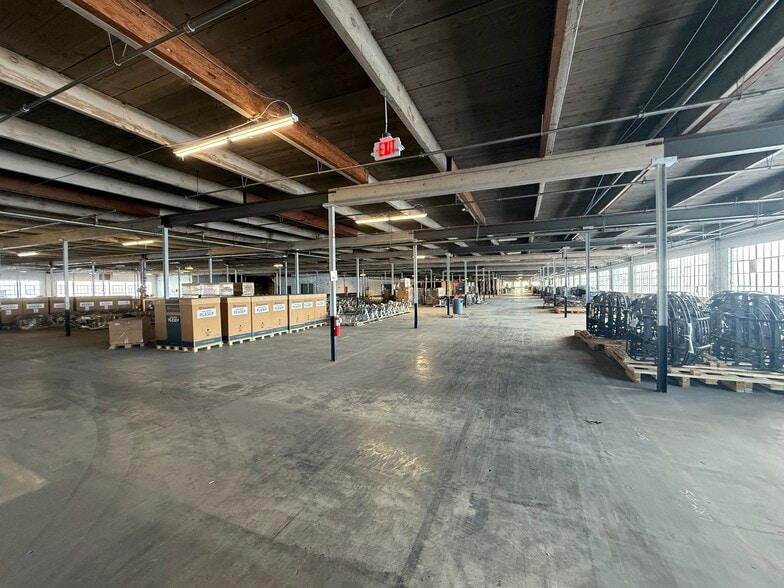 More Photos Of 220 E 14th Ave, North Kansas City Distribution For Lease