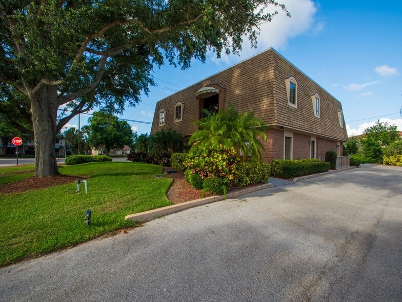 More Photos Of 3885 20th St, Vero Beach Office For Lease