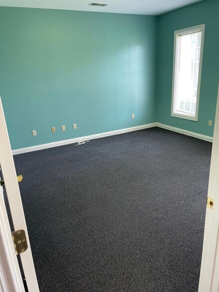 More Photos Of 102 Manor Ave, Bardstown Office For Sale