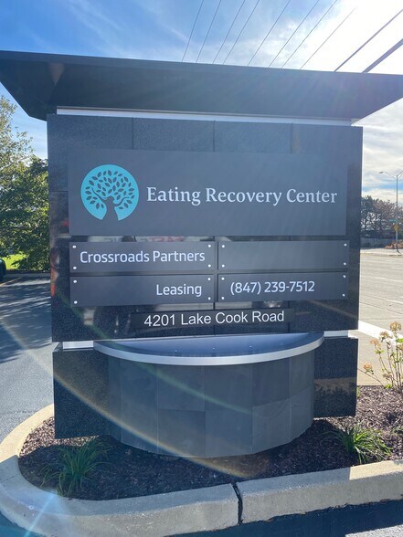 More Photos Of 4201 Lake Cook Rd, Northbrook Medical For Lease