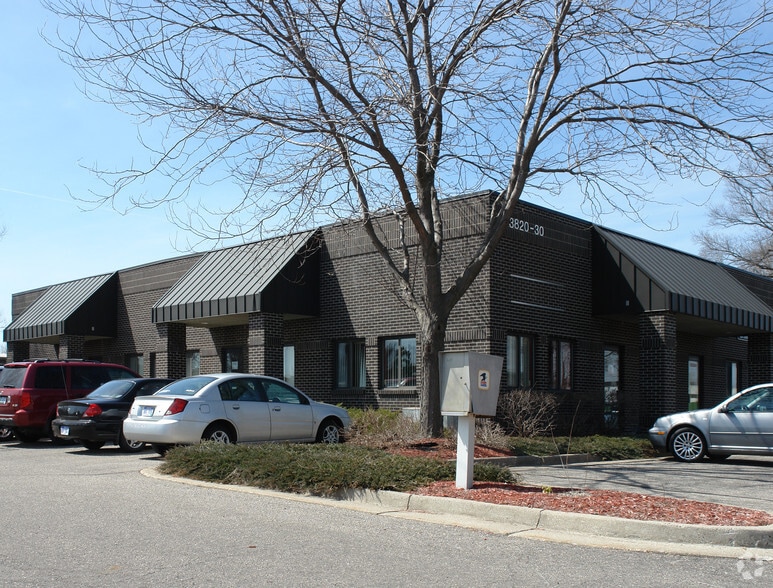More Photos Of 3820-3830 44th St SE, Grand Rapids Flex For Lease