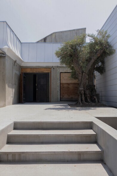 More Photos Of 730 N La Cienega Blvd, Los Angeles Restaurant For Sale