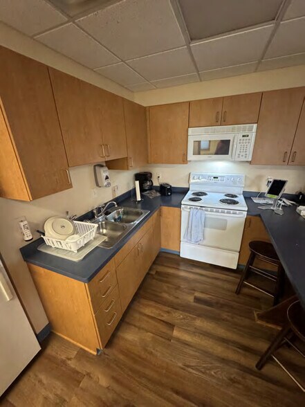More Photos Of 220 Riverbirch Ct, Deerfield Flex For Sale