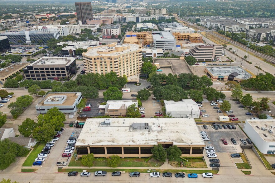 More Photos Of 5477 Glen Lakes Dr, Dallas Medical For Lease