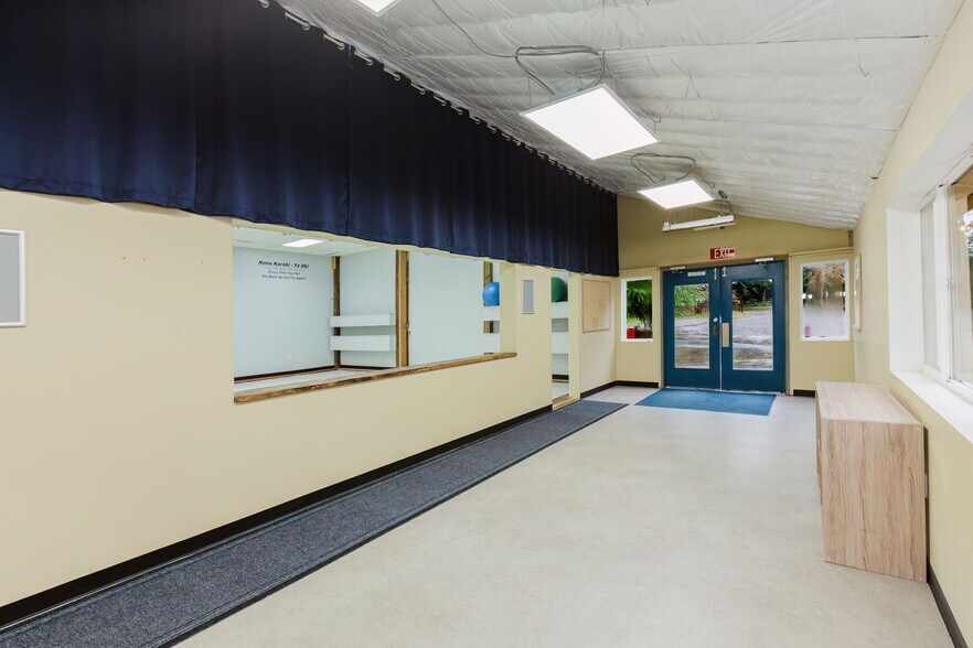 More Photos Of 4560 SE Mile Hill Dr, Port Orchard Freestanding For Lease
