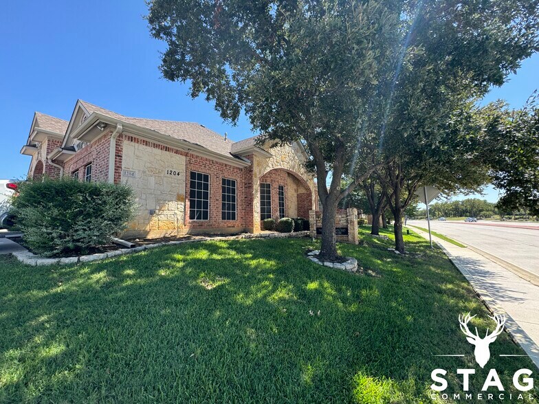 More Photos Of 1204 Bent Oaks Ct, Denton Office Residential For Lease