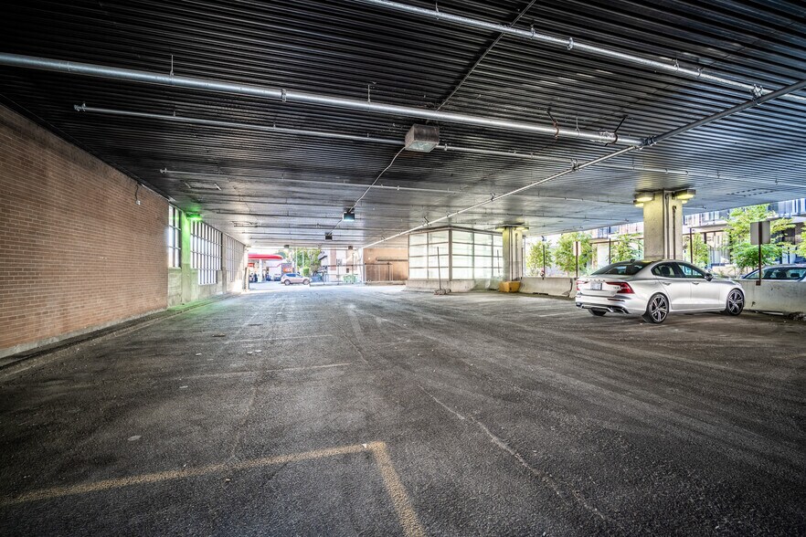 More Photos Of 10719-10721 Rue Lajeunesse, Montréal Office For Lease