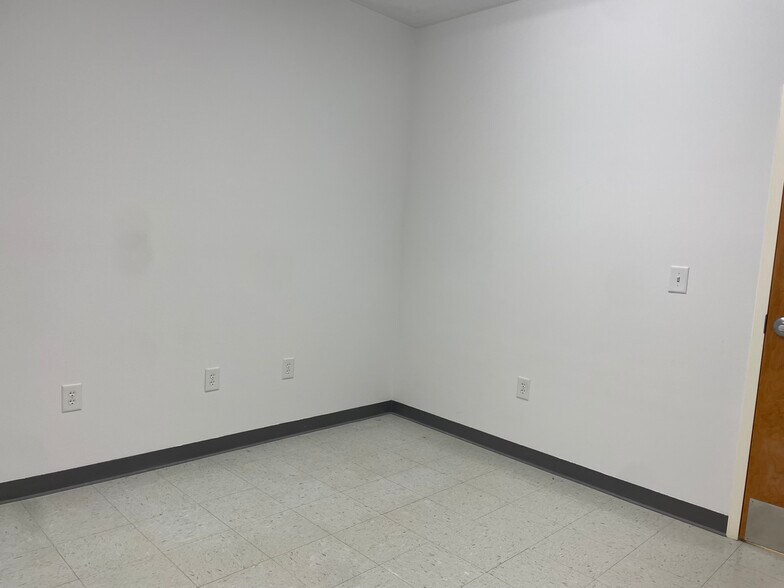 More Photos Of 2141 Eastview Pky, Conyers Office For Sale