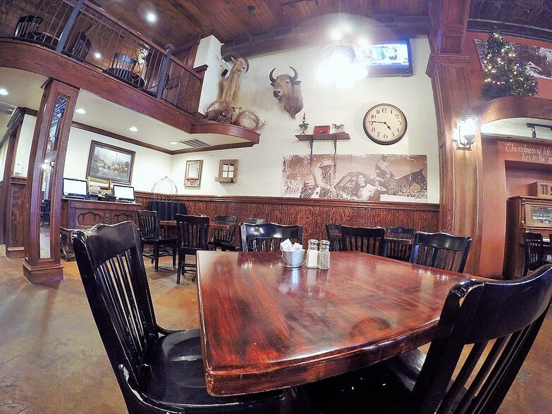 More Photos Of 204 Clay St, Nocona Restaurant For Lease