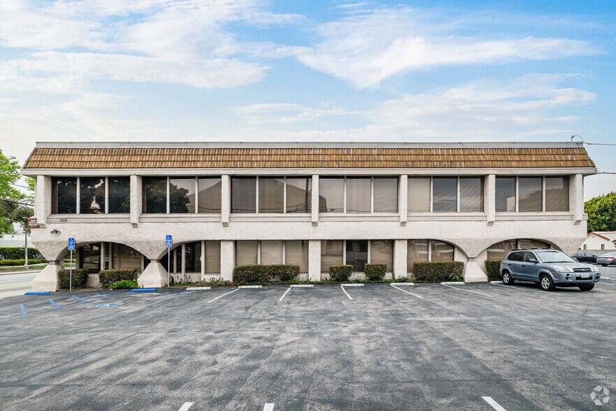 More Photos Of 3205 Ocean Park Blvd, Santa Monica Loft Creative Space For Lease