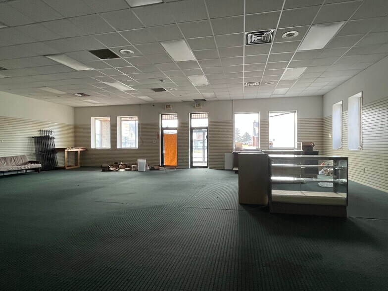 More Photos Of 502 Main St, Ford City Storefront For Sale