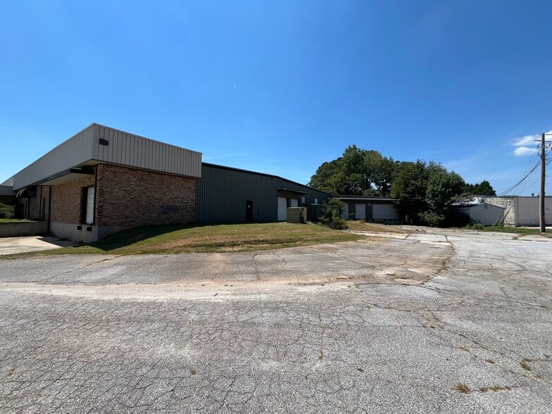 More Photos Of 9479 S Main St, Jonesboro Manufacturing For Lease