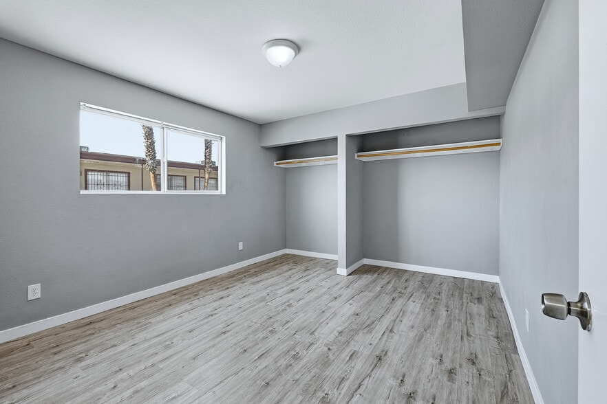 More Photos Of 521 Calcaterra Cir, Las Vegas Apartments For Sale