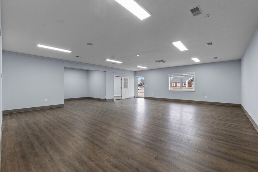 More Photos Of 2437 Myra Dr, Cape Girardeau Office For Sale