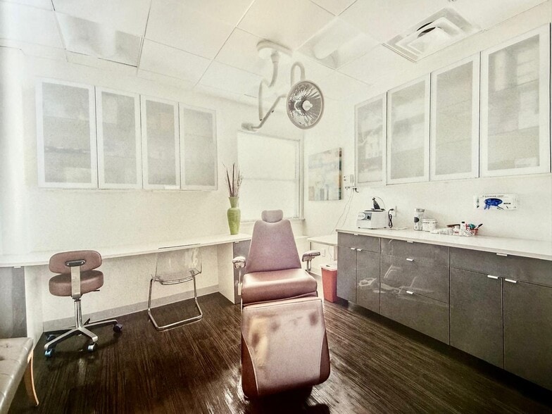 More Photos Of 560 Northern Blvd, Great Neck Medical For Lease