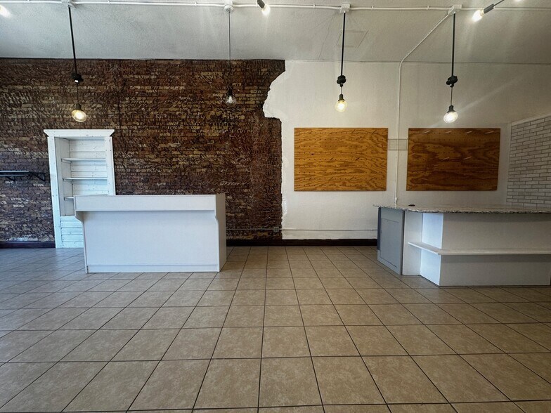 More Photos Of 521-523 N Riverfront Dr, Mankato Storefront Retail Office For Lease